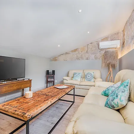 Cosy 2-bed With Pool,