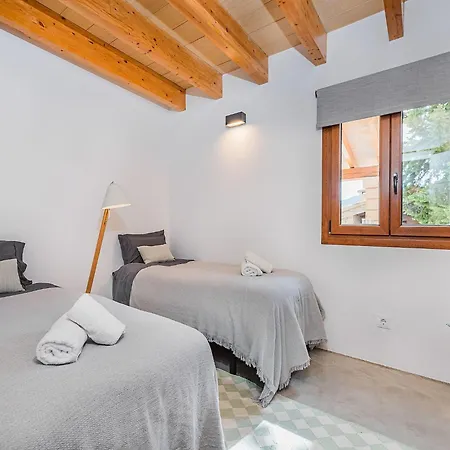 Cosy 2-bed With Pool, Villa *