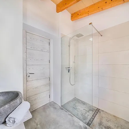 Cosy 2-bed With Pool,