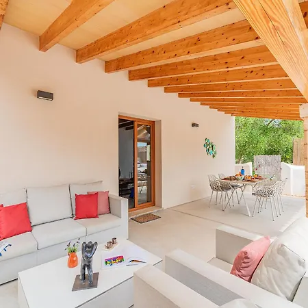 Cosy 2-bed With Pool, Villa Pollenca